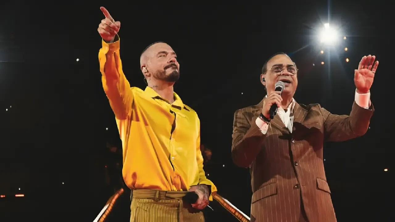 Gilberto Santa Rosa y J Balvin se unen en tarima durante concierto en Colombia